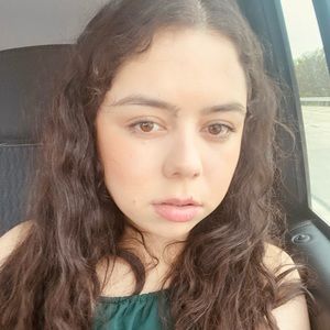 Meet your Posher, Leticia